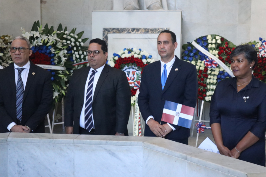 INCABIDE Rinde Homenaje a los Padres de la Patria en el Mes de la Patria