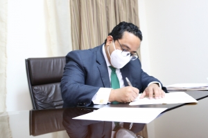 MANUEL OVIEDO ESTRADA FIRMA COMPROMISO ÉTICO
